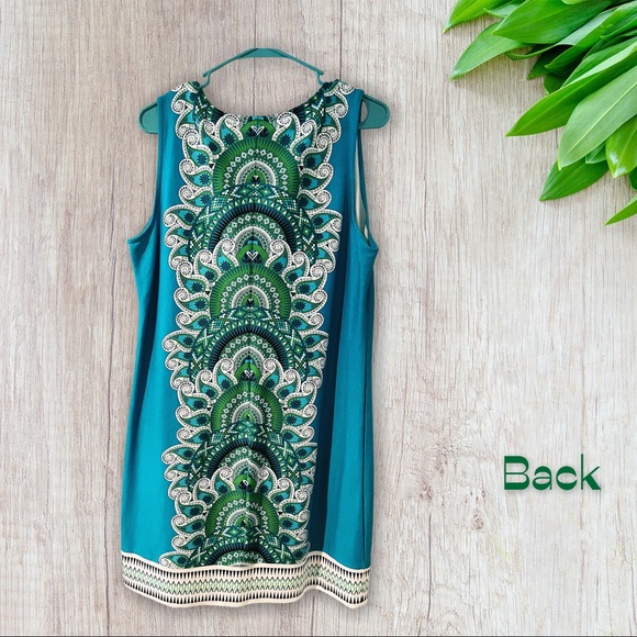 Sleeves Dress - Picture 2 of 3